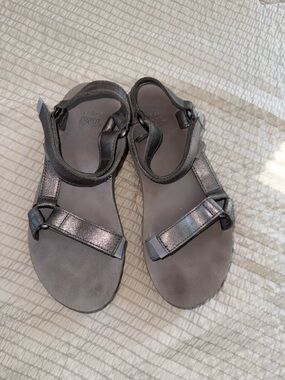 Teva Platform Silver Metallic Leather Sandals 8